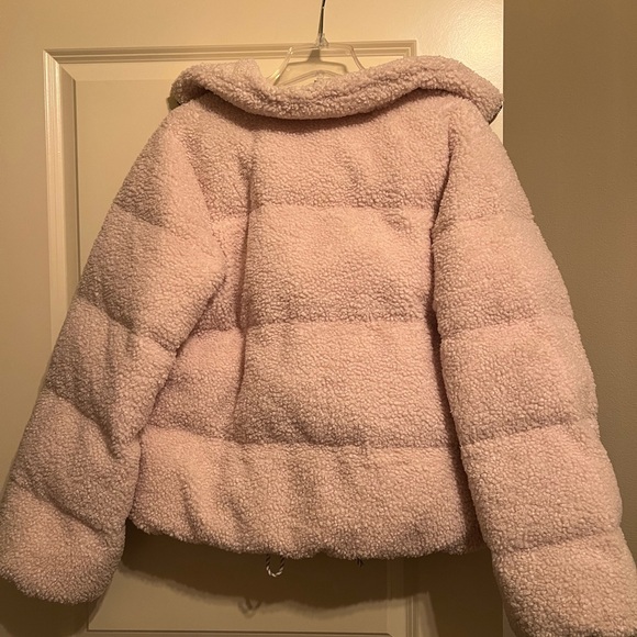 Varley- Wilkins Sherpa Puffer Jacket - Sandshell - Picture 4 of 5